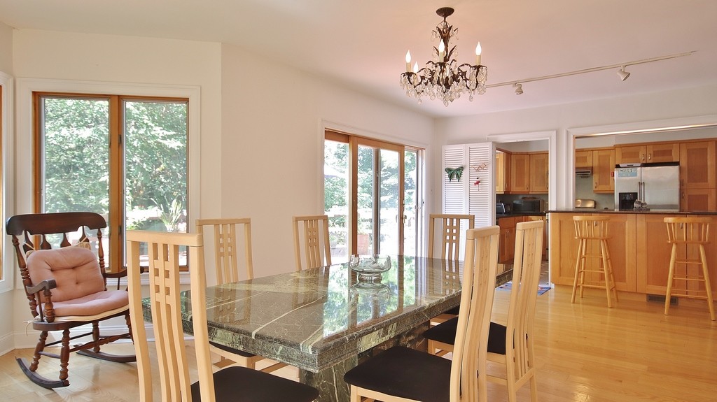 SGD to Deck in Dining Room