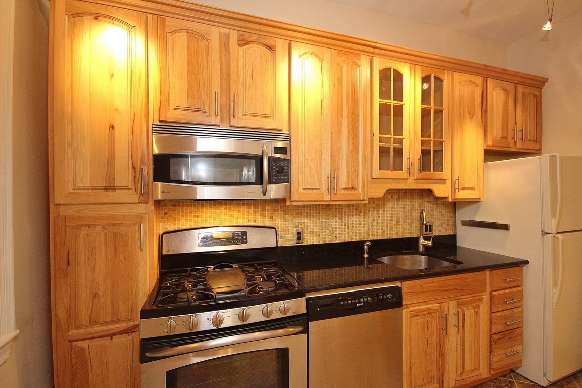 Updated Kitchen stainless oven and dishwasher and oak cabinetry